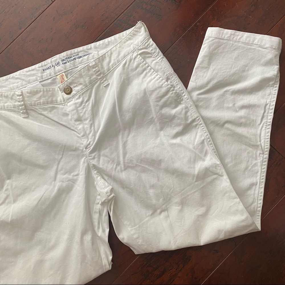 White GAP girlfriend khaki’s